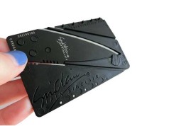 Nůž ve tvaru kreditky, pomocník při cestování